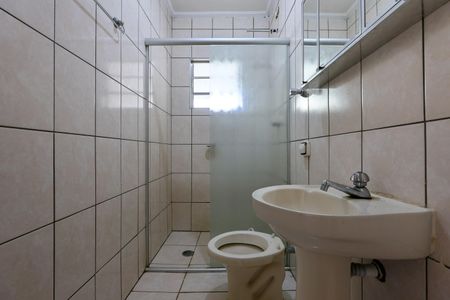 Banheiro de casa para alugar com 2 quartos, 70m² em Jardim das Palmas, São Paulo