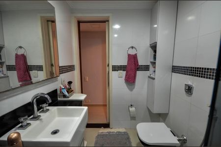 Apartamento à venda com 70m², 2 quartos e 1 vaga Apartamento à venda com 70m², 2 quartos e 1 vagaBanheiro Social