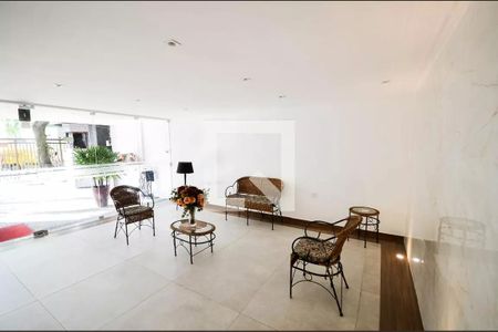 Apartamento à venda com 70m², 2 quartos e 1 vaga Apartamento à venda com 70m², 2 quartos e 1 vagaHall social