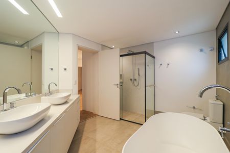 Apartamento para alugar com 420m², 5 quartos e 4 vagasBanheiro da Suíte 1