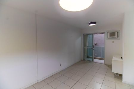 Sala de apartamento para alugar com 3 quartos, 70m² em Fátima, Niterói