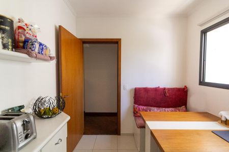 Apartamento à venda com 180m², 3 quartos e 3 vagas Apartamento à venda com 180m², 3 quartos e 3 vagasCopa