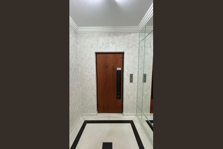 Apartamento à venda com 180m², 3 quartos e 3 vagas Apartamento à venda com 180m², 3 quartos e 3 vagasHall social