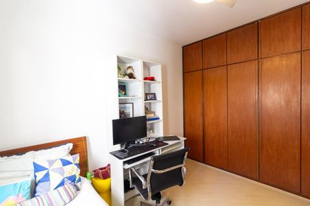 Apartamento à venda com 180m², 3 quartos e 3 vagas Apartamento à venda com 180m², 3 quartos e 3 vagasSuíte 1