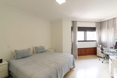 Apartamento à venda com 180m², 3 quartos e 3 vagas Apartamento à venda com 180m², 3 quartos e 3 vagasSuíte 2