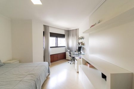 Apartamento à venda com 180m², 3 quartos e 3 vagas Apartamento à venda com 180m², 3 quartos e 3 vagasSuíte 2