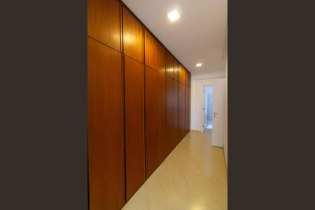 Apartamento à venda com 180m², 3 quartos e 3 vagas Apartamento à venda com 180m², 3 quartos e 3 vagasSuíte 2