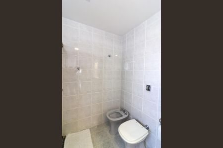 Apartamento à venda com 180m², 3 quartos e 3 vagas Apartamento à venda com 180m², 3 quartos e 3 vagasBanheiro da Suíte 2