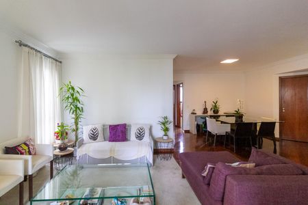 Apartamento à venda com 180m², 3 quartos e 3 vagas Apartamento à venda com 180m², 3 quartos e 3 vagasSala de estar