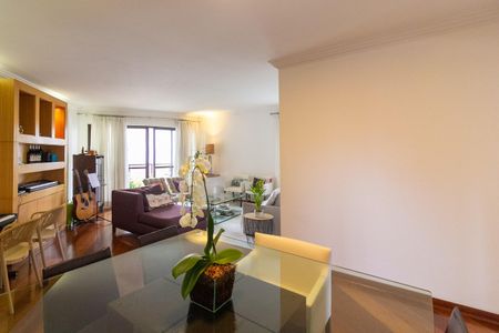 Apartamento à venda com 180m², 3 quartos e 3 vagas Apartamento à venda com 180m², 3 quartos e 3 vagasSala de jantar