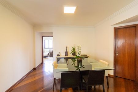 Apartamento à venda com 180m², 3 quartos e 3 vagas Apartamento à venda com 180m², 3 quartos e 3 vagasSala de jantar