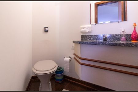 Apartamento à venda com 180m², 3 quartos e 3 vagas Apartamento à venda com 180m², 3 quartos e 3 vagasLavabo