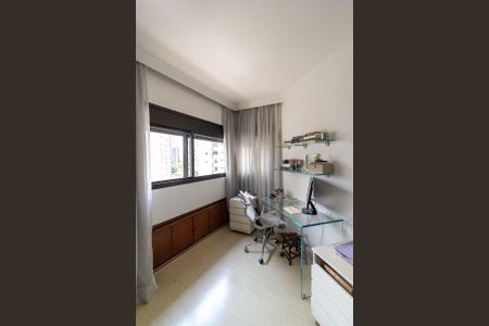 Apartamento à venda com 180m², 3 quartos e 3 vagas Apartamento à venda com 180m², 3 quartos e 3 vagasSuíte 2