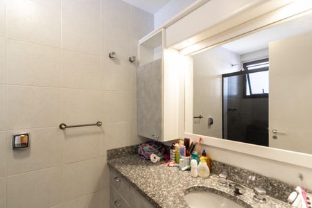 Apartamento à venda com 180m², 3 quartos e 3 vagas Apartamento à venda com 180m², 3 quartos e 3 vagasBanheiro da Suíte 3