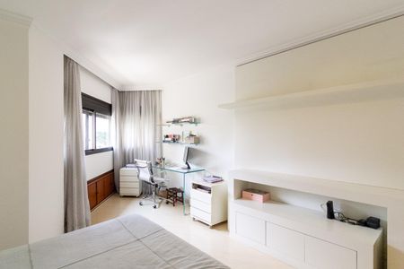 Apartamento à venda com 180m², 3 quartos e 3 vagas Apartamento à venda com 180m², 3 quartos e 3 vagasSuíte 2