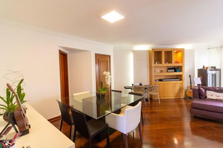 Apartamento à venda com 180m², 3 quartos e 3 vagas Apartamento à venda com 180m², 3 quartos e 3 vagasSala de jantar