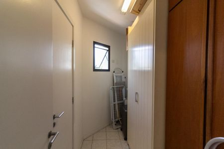 Apartamento à venda com 180m², 3 quartos e 3 vagas Apartamento à venda com 180m², 3 quartos e 3 vagasQuarto de Serviço