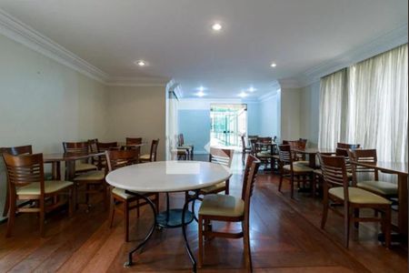 Apartamento à venda com 180m², 3 quartos e 3 vagas Apartamento à venda com 180m², 3 quartos e 3 vagasSalão de festas