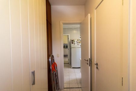 Apartamento à venda com 180m², 3 quartos e 3 vagas Apartamento à venda com 180m², 3 quartos e 3 vagasQuarto de Serviço