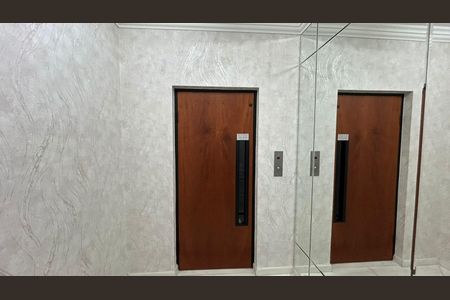 Apartamento à venda com 180m², 3 quartos e 3 vagas Apartamento à venda com 180m², 3 quartos e 3 vagasHall social