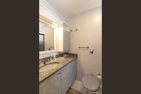 Apartamento à venda com 180m², 3 quartos e 3 vagas Apartamento à venda com 180m², 3 quartos e 3 vagasBanheiro da Suíte 1