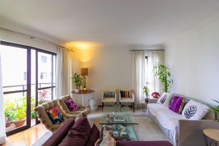 Apartamento à venda com 180m², 3 quartos e 3 vagas Apartamento à venda com 180m², 3 quartos e 3 vagasSala de estar