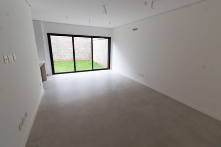 Casa de condomínio à venda com 138m², 3 quartos e 4 vagasSala