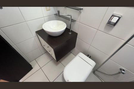 Apartamento para alugar com 77m², 2 quartos e 1 vaga Apartamento para alugar com 77m², 2 quartos e 1 vagaBanheiro Suíte