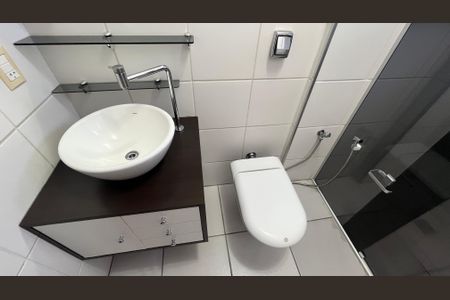 Apartamento para alugar com 77m², 2 quartos e 1 vaga Apartamento para alugar com 77m², 2 quartos e 1 vagaBanheiro Suíte