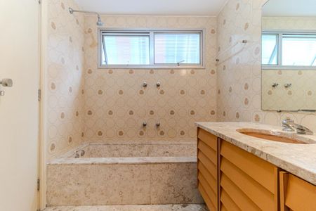 Apartamento à venda com 213m², 3 quartos e 2 vagasBanheiro da Suíte 1