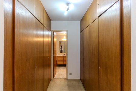 Apartamento à venda com 213m², 3 quartos e 2 vagasCloset da Suíte 1