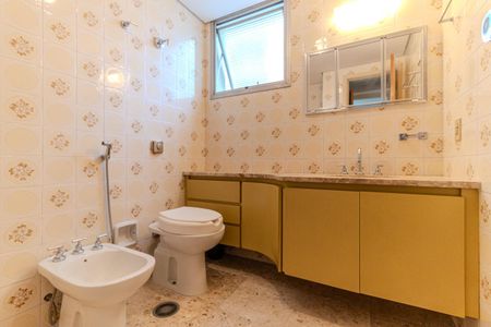 Apartamento à venda com 213m², 3 quartos e 2 vagasBanheiro da Suíte 2