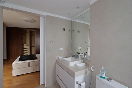 Apartamento para alugar com 100m², 2 quartos e 2 vagasBanheiro da Suíte