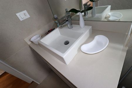 Apartamento para alugar com 100m², 2 quartos e 2 vagasBanheiro da Suíte