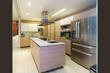 Casa à venda com 3 quartos, 600m² em Pacaembu, São Paulo