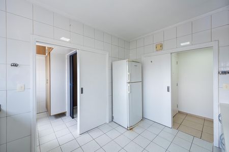 Apartamento para alugar com 120m², 2 quartos e 2 vagas Apartamento para alugar com 120m², 2 quartos e 2 vagasCozinha