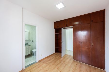 Apartamento para alugar com 120m², 2 quartos e 2 vagas Apartamento para alugar com 120m², 2 quartos e 2 vagasSuíte