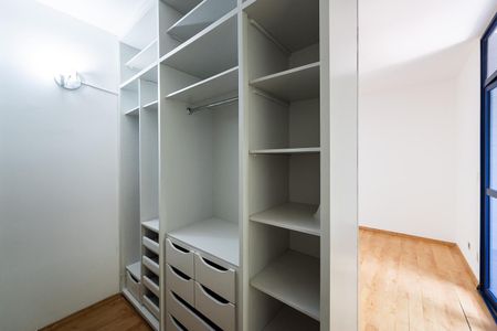 Apartamento para alugar com 120m², 2 quartos e 2 vagas Apartamento para alugar com 120m², 2 quartos e 2 vagasCloset da Suíte 2