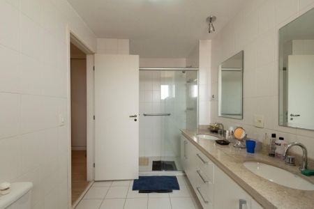 Apartamento para alugar com 232m², 3 quartos e 4 vagasBanheiro Suíte 3