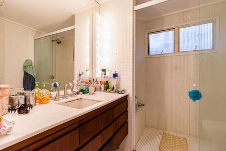 Apartamento à venda com 220m², 3 quartos e 3 vagasBanheiro da Suíte 2