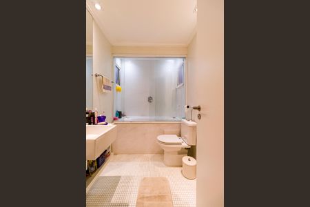 Apartamento à venda com 220m², 3 quartos e 3 vagasBanheiro da Suíte 1