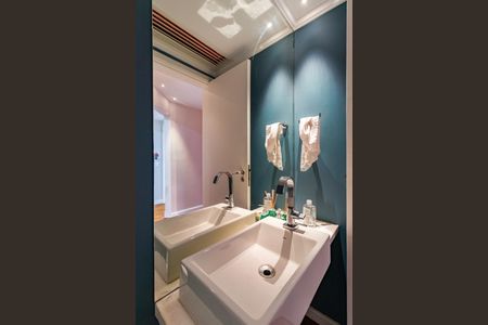 Apartamento à venda com 220m², 3 quartos e 3 vagasLavabo