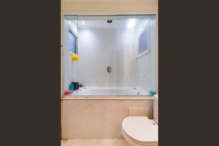 Apartamento à venda com 220m², 3 quartos e 3 vagasBanheiro da Suíte 1