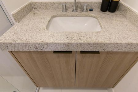 Studio para alugar com 31m², 1 quarto e sem vaga Studio para alugar com 31m², 1 quarto e sem vagaBanheiro Social