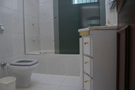 Apartamento à venda com 185m², 4 quartos e 3 vagasBanheiro da Suíte 1
