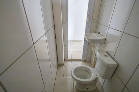 Banheiro  de kitnet/studio para alugar com 1 quarto, 22m² em Trevo, Belo Horizonte