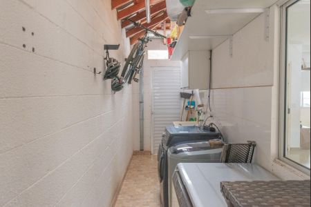 Casa de condomínio para alugar com 230m², 3 quartos e 2 vagas Casa de condomínio para alugar com 230m², 3 quartos e 2 vagasÁrea de Serviço