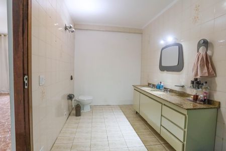 Casa à venda com 327m², 3 quartos e 1 vaga Casa à venda com 327m², 3 quartos e 1 vagaBanheiro da suíte 1