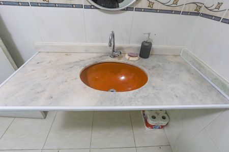 Casa à venda com 327m², 3 quartos e 1 vaga Casa à venda com 327m², 3 quartos e 1 vagaBanheiro social