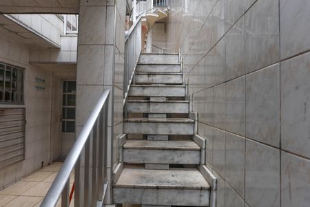 Casa à venda com 327m², 3 quartos e 1 vaga Casa à venda com 327m², 3 quartos e 1 vagaEscada